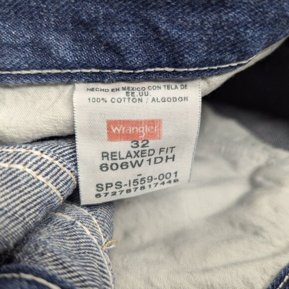 NWT Wrangler Relaxed Fit Men's Shorts Size 32 Sits at Natural Waist Hits Knees - Picture 6 of 16